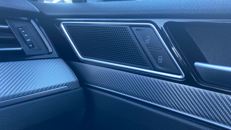 Volkswagen Passat 2.0 TDI EVO SCR R-Line 5dr DSG Diesel Estate